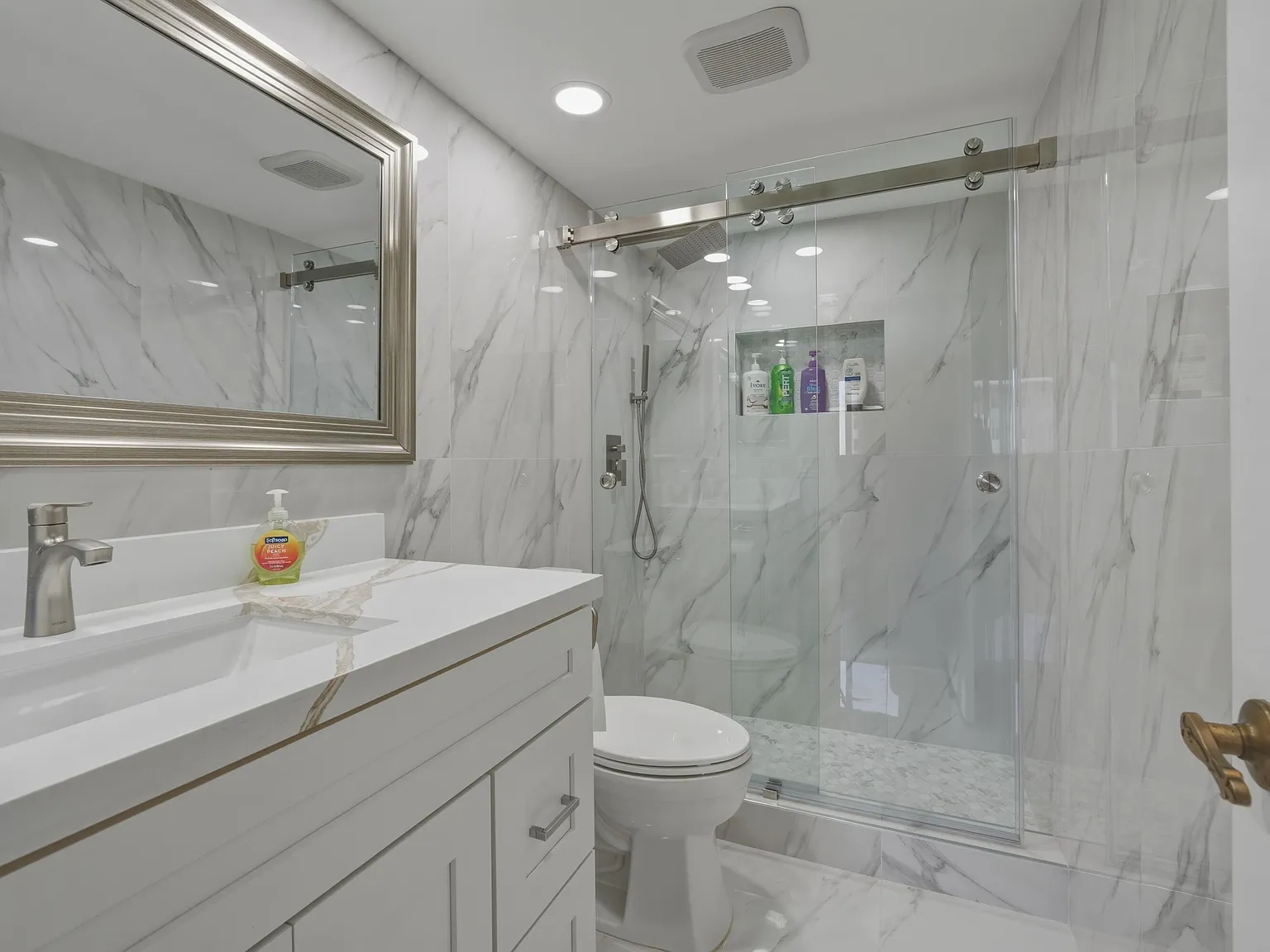 1 bed, 2.5 bath, 900 sqft, $1,650 — Photo 4