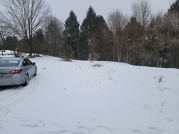 4th image of 150 Chestnut Dr S