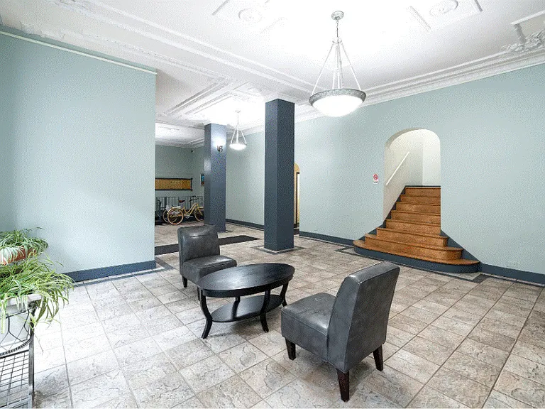 5726 N. Winthrop — Photo 3