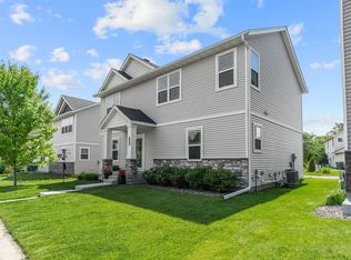 3006 Hemingway Dr, Chaska, MN 55318