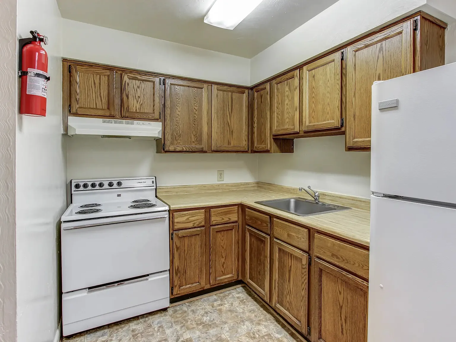 Harbor Inn Apartments — Photo 3