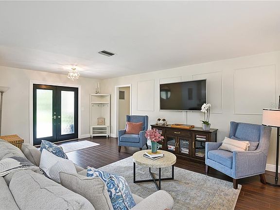 3rd image of 1003 Braemar Dr