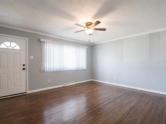 3rd image of 830 Cormar Dr
