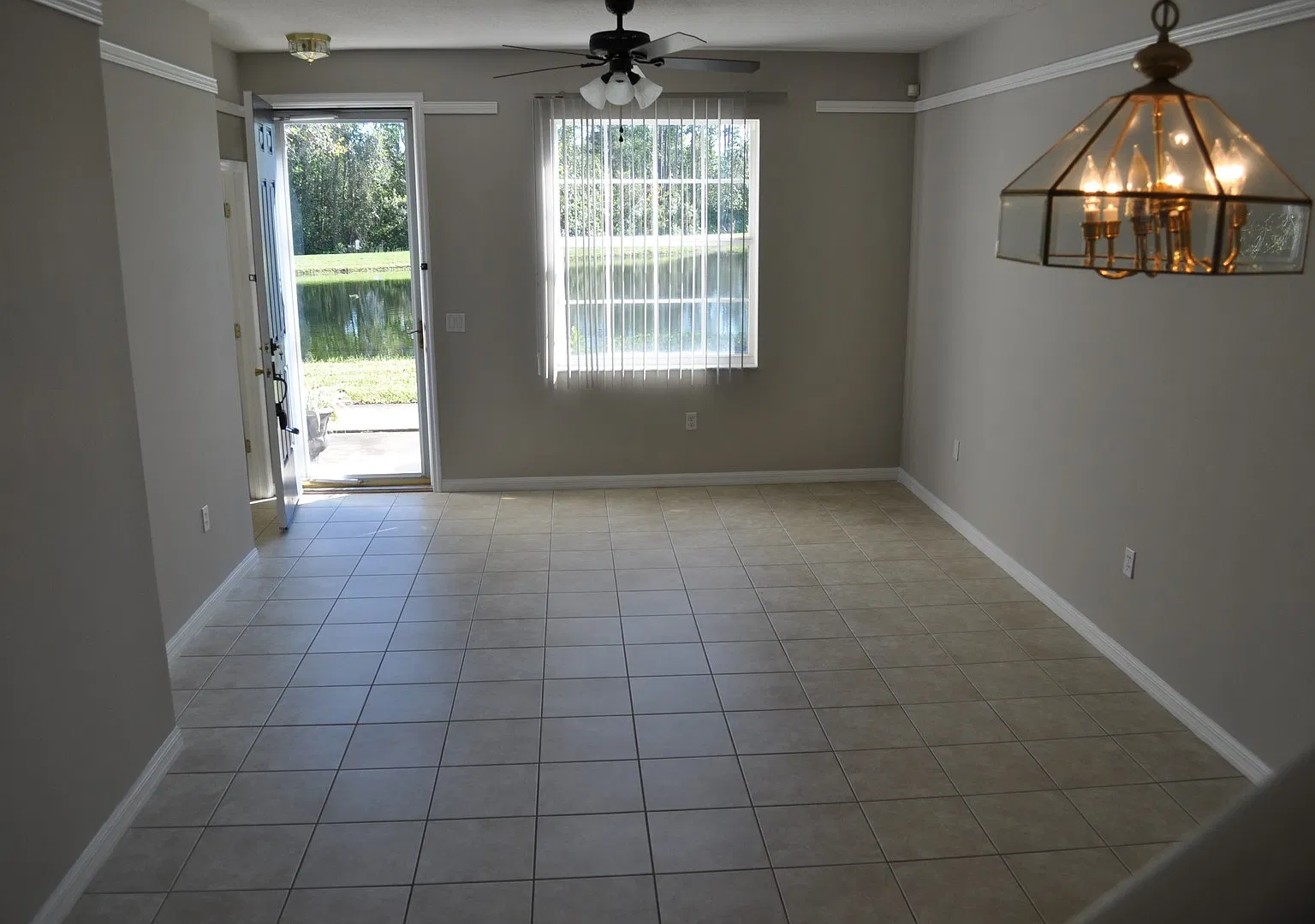 Beautiful Avalon Park Townhome Water Views, First-Floor Primary Suite & Loft! — Photo 2