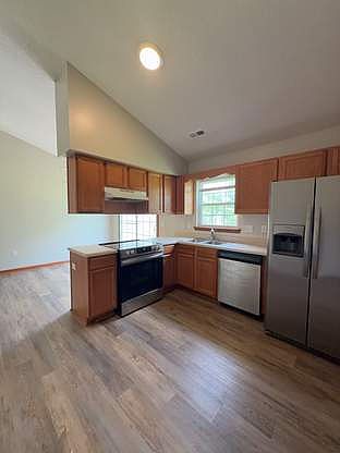 4th image of 133 Lawndale Ln