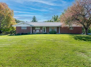 2846 Rolling Meadow Ln, Muscatine, IA 52761
