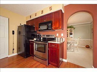 4th image of 3840 Carlotta St