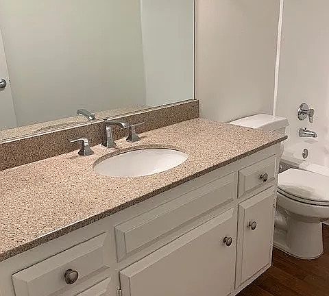 2nd image of 7372 Elmhurst Pl