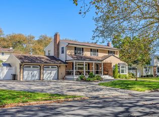 7 Saxon St, Melville, NY 11747
