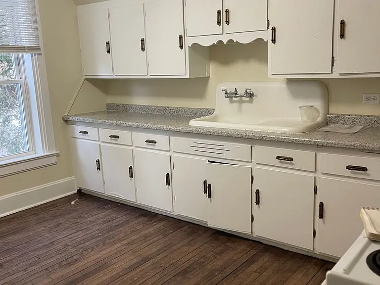 914 Jefferson St — Photo 3