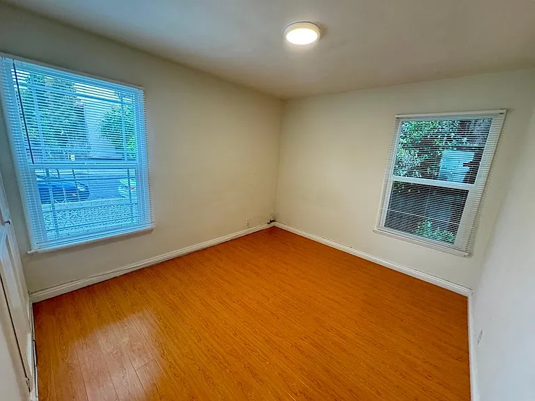 835 Bay St #1 — Photo 31