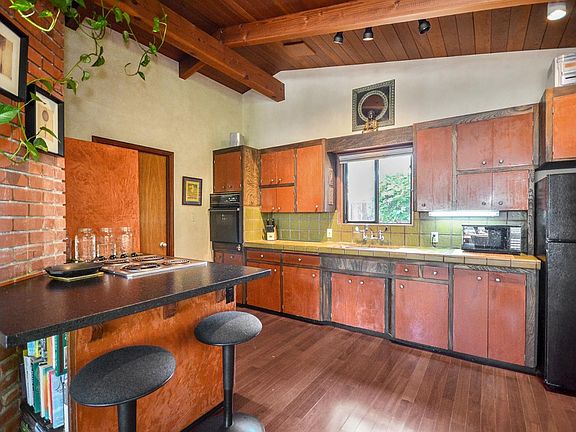 5th image of 213 Black Point Ln