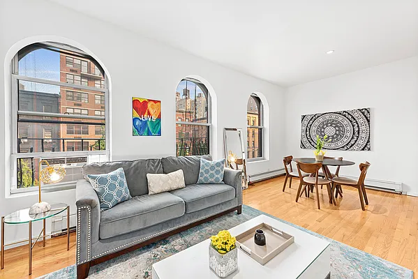 Sold by R New York | media 9