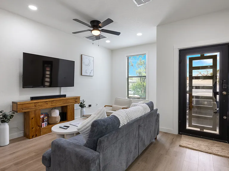 1012 Denver Blvd — Photo 8