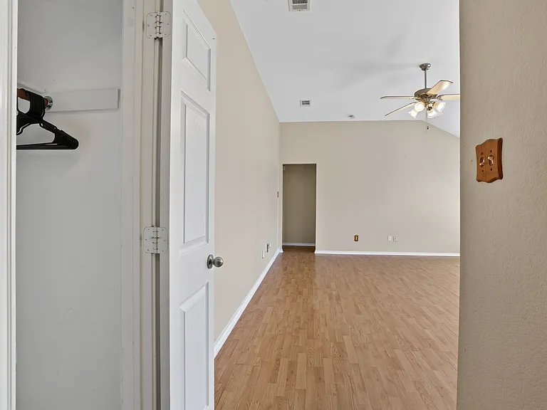 116 Meadow View Ln — Photo 4