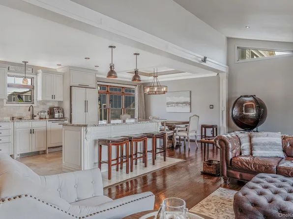 33 Pershing Avenue, Babylon, NY 11702