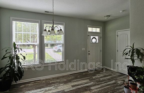 4th image of 918 Hillside Ave