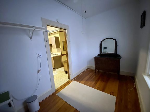 2nd image of 1726 W Le Moyne St #3