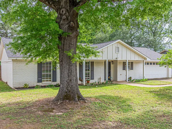 134 Park Dr, Longview, TX 75601