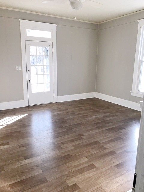 2nd image of 209 2nd Ave