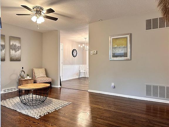 4th image of 11006 Booth Ave