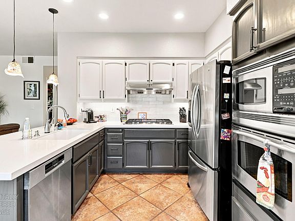 5th image of 2424 Carr Ct