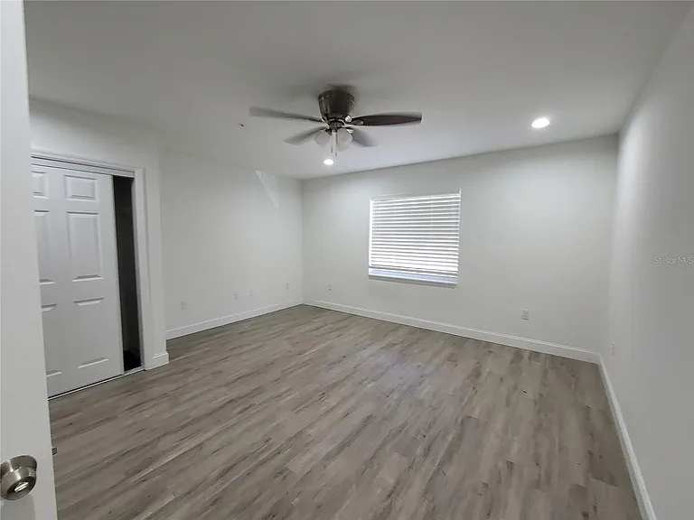 116 SE 8th Ave — Photo 11