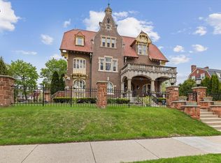 2836 E Belleview Pl #2836, Milwaukee, WI 53211