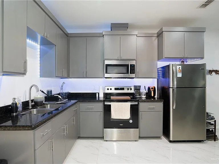 422 W Chavez St #2 — Photo 5