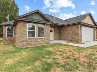 216 E Abbot Ln, Mustang, OK 73064