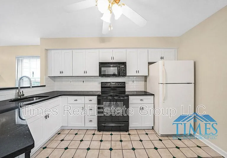 1101 Lexington Way — Photo 10