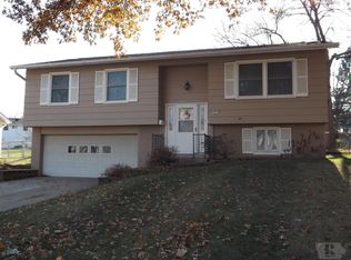 311 Thunderbird Dr, Marshalltown, IA 50158