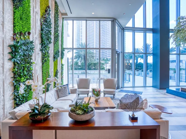 851 NE 1st Avenue #812, Miami, FL 33132