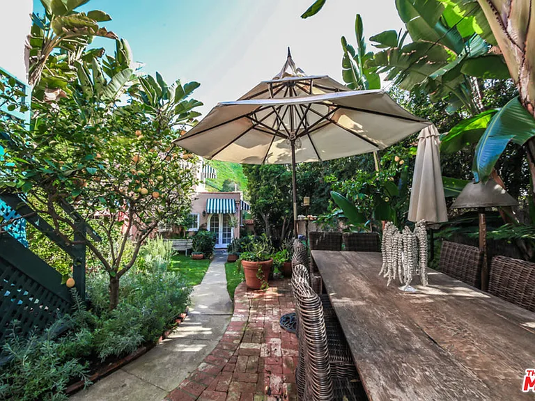 1367 N Beverly Dr — Photo 37