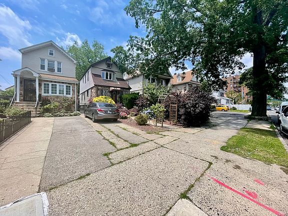 3rd image of 8914 Woodhaven Blvd