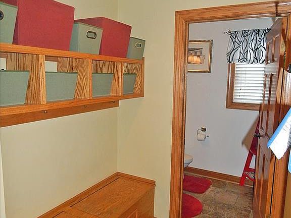 4th image of 7864 Meadowood Dr