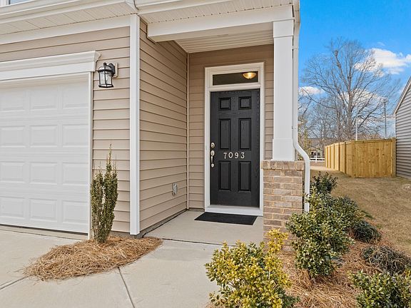 3rd image of 7093 Haddington Dr