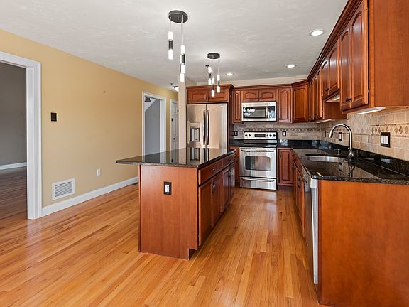 4th image of 268 Magill Dr