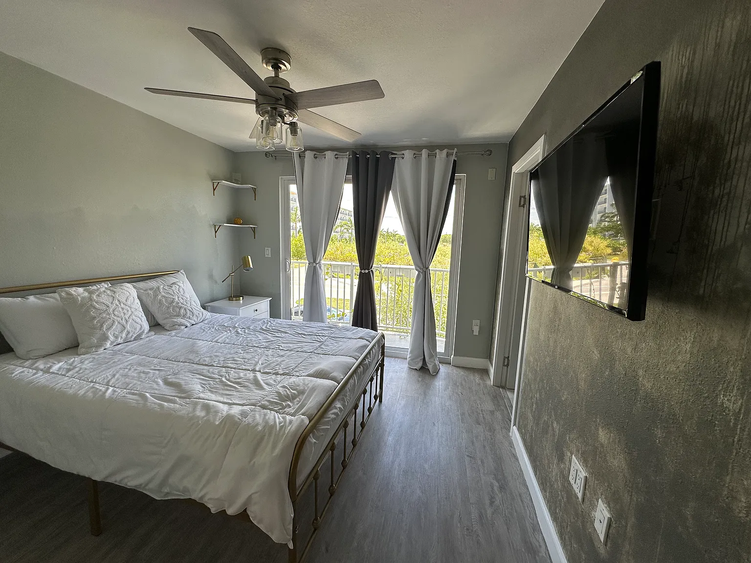 3 bed, 1600 sqft, $3,100 — Photo 1