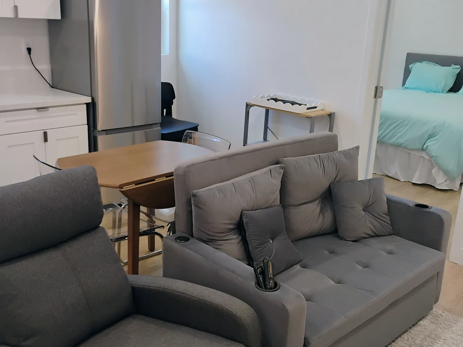 2 bed, 650 sqft, $3,000 — Photo 2