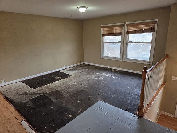 3rd image of 300 Hickory Ave