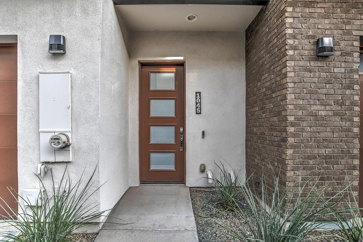 Building Photo - 901 S Smith Rd #1045