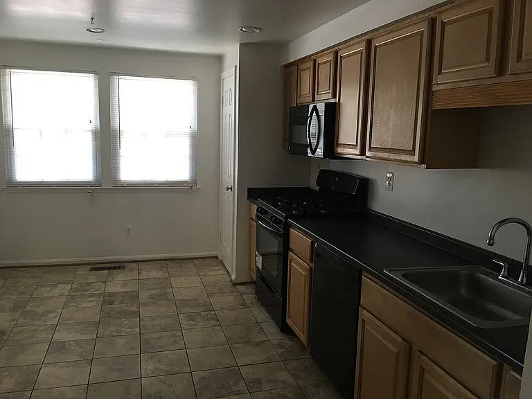 7008 Braddock Mews Pl — Photo 9