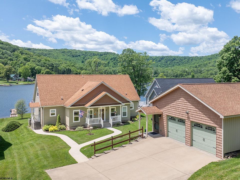 1st image of 8 S Waters Edge Ln