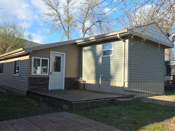 92 Rohr St #25, Arnolds Park, IA 51331