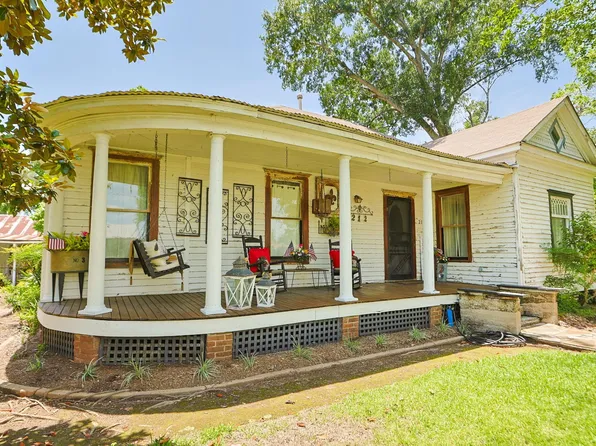 212 S Pine St, Tomball, TX 77375