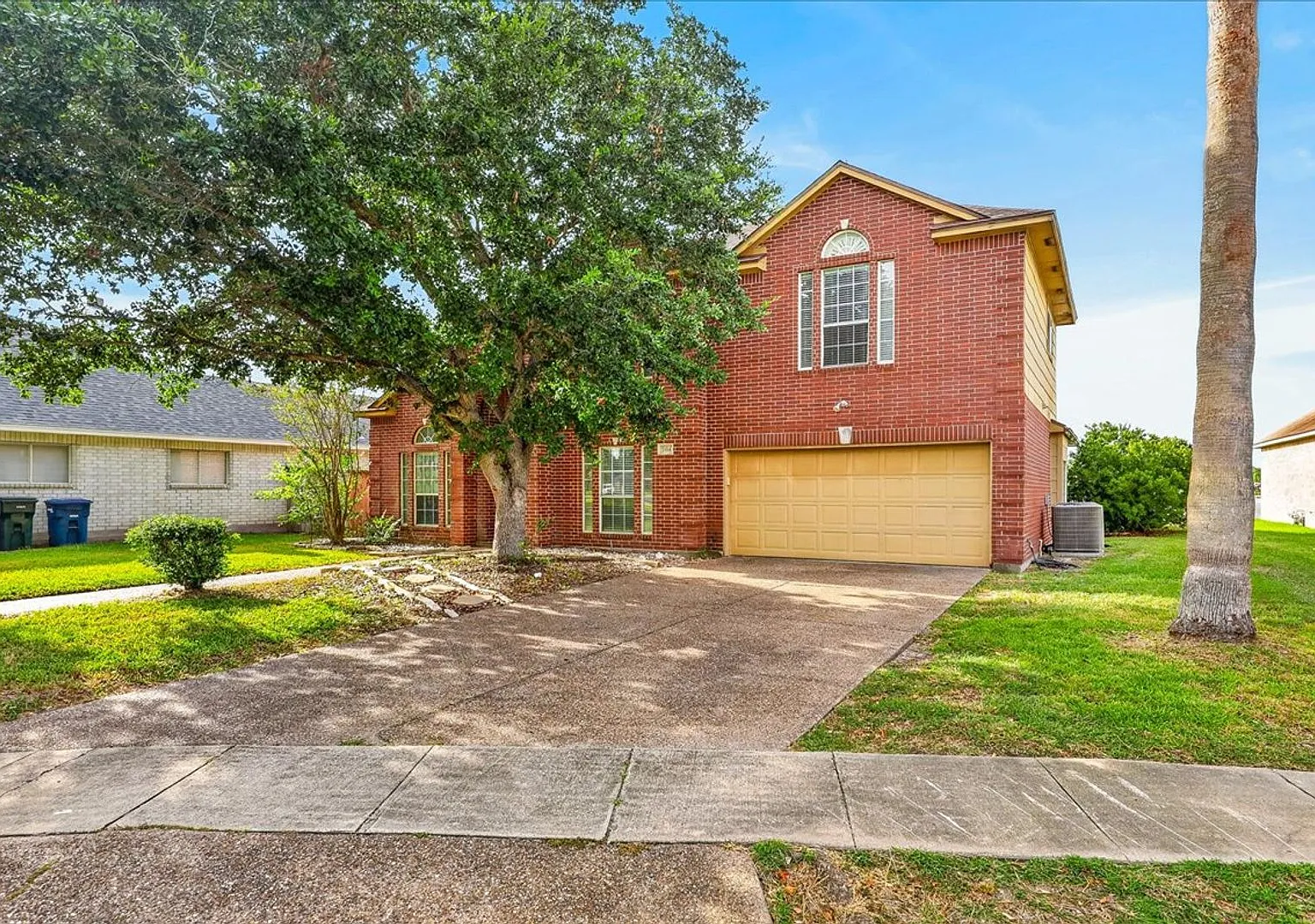7414 Lake Micala Dr - 4 Bedroom / 3 Bathroom - $3395/month — Photo 3