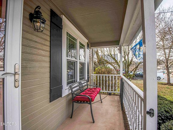 5th image of 7524 Holly Crest Ln