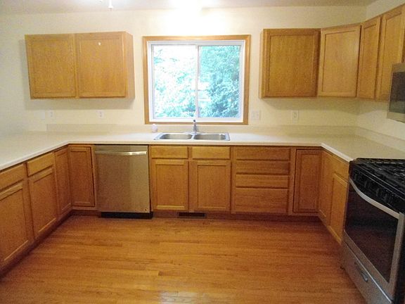 4th image of 217 Bounty Dr NE