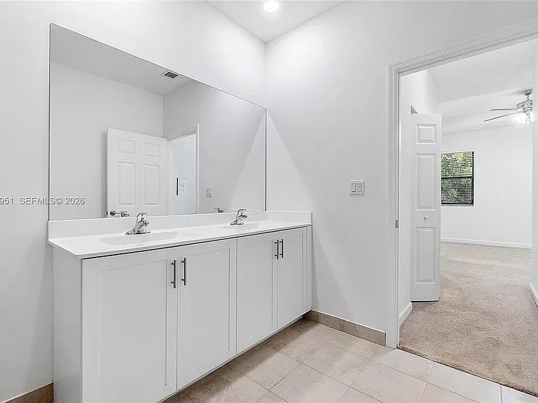 1541 SW 28th St #1541 — Photo 14